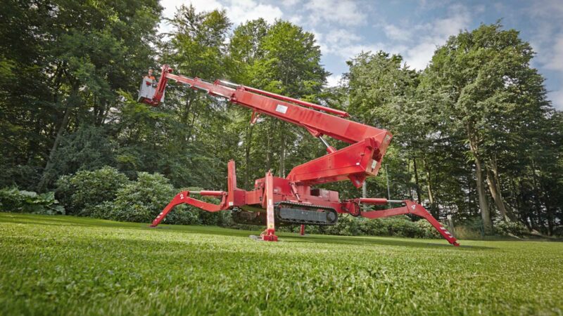 Bethmann Garten und Landschaftsbau - Baumpflege - Hubsteiger Kettenhubsteiger Leo 31 und Iveco Allrad LKW mit Palfinger Hubsteiger
