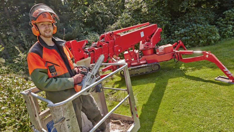 Bethmann Garten und Landschaftsbau - Baumpflege - Hubsteiger Kettenhubsteiger Leo 31 und Iveco Allrad LKW mit Palfinger Hubsteiger